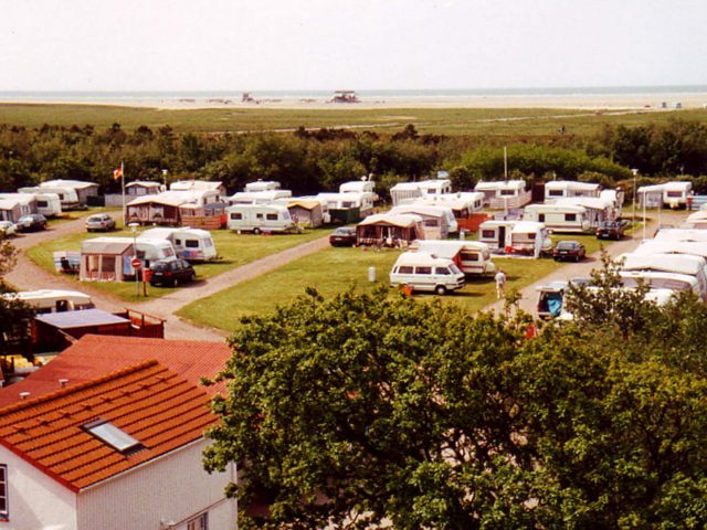 Campingplatz St. Peter-Ording: Luftbildaufname über der Campingplatz mit Blick auf den Strand und Vorland